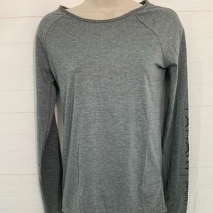 Tahari Sport Size M Activewear Long Sleeve Shirt